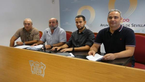 Rueda de prensa de IU y los sindicatos. Rueda de prensa de IU y los sindicatos.