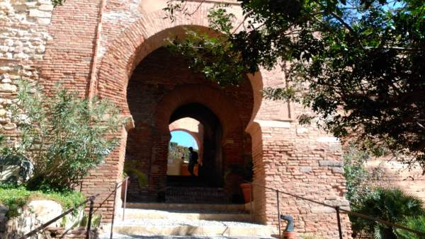 Puerta de la Justicia, de la entrada a la Alcazaba de Almería Puerta de la Justicia, de la entrada a la Alcazaba de Almería