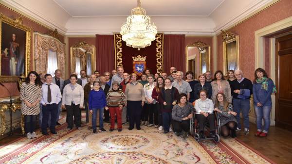 El alcalde ha recibido a una delegación de Anfas. El alcalde ha recibido a una delegación de Anfas.