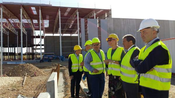 Marta Gastón visita la construcción de la planta de Evofeed en Berbegal (Huesca) Marta Gastón visita la construcción de la planta de Evofeed en Berbegal (Huesca)