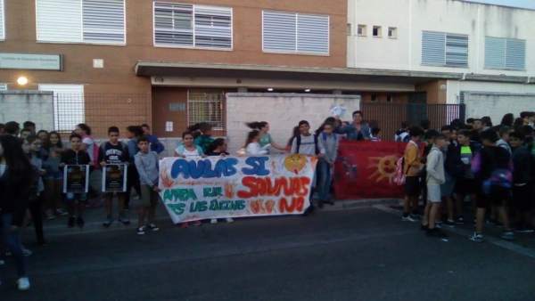 Acto de reparto de entradas de cine en uno de los centros educativos. Acto de reparto de entradas de cine en uno de los centros educativos.