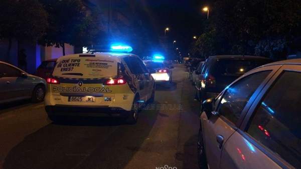 Detenido un conductor que intentaba sacar de la calzada a otro coche en Sevilla Detenido un conductor que intentaba sacar de la calzada a otro coche en Sevilla