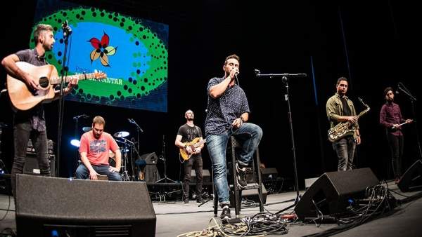 Vrienden na edición pasada del Premiu al Meyor Cantar. Vrienden na edición pasada del Premiu al Meyor Cantar.