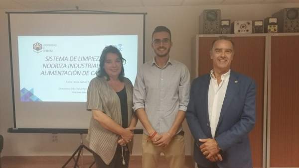 El autor del trabajo, Jesús Gálvez, y los directores, Salud Serrano y Juan Luna El autor del trabajo, Jesús Gálvez, y los directores, Salud Serrano y Juan Luna