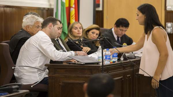 El acusado en el doble crimen de Almonte (Huelva), en la sala de la Audiencia. El acusado en el doble crimen de Almonte (Huelva), en la sala de la Audiencia.