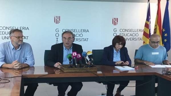 Rueda de prensa en la Conselleria de Educaciójn Rueda de prensa en la Conselleria de Educaciójn