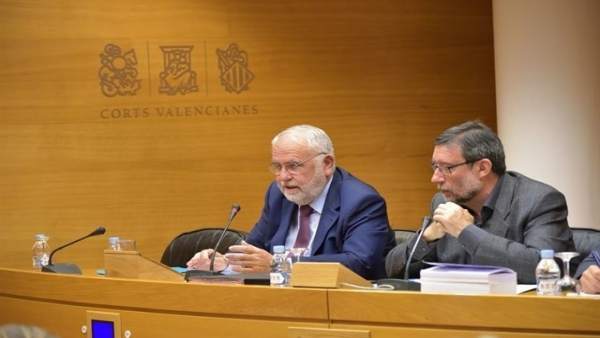 El exconseller Cotino en su comparecencia en la Comisión El exconseller Cotino en su comparecencia en la Comisión