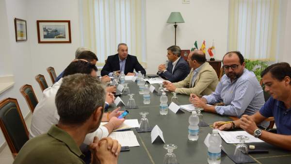 Reunión por la bocana del río Guadiaro en el Ayuntamiento de San Roque Reunión por la bocana del río Guadiaro en el Ayuntamiento de San Roque