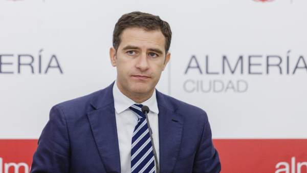 Miguel Ángel Castellón (PP) en rueda de prensa Miguel Ángel Castellón (PP) en rueda de prensa