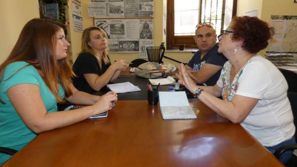 Participa e IU con los ponentes 'vetados'. Participa e IU con los ponentes 'vetados'.
