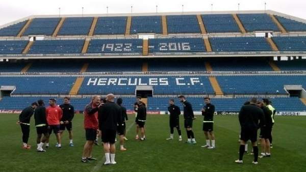 Jugadores del Hércules en el Estadio Rico Pérez, imagen de archivo Jugadores del Hércules en el Estadio Rico Pérez, imagen de archivo