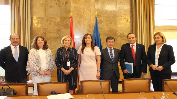 La Directora General Del Agua Posa Con Los Delegados Del Gobierno La Directora General Del Agua Posa Con Los Delegados Del Gobierno