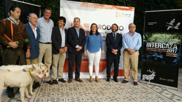Carrillo, junto a colaboradores, en la presentación de Intercaza 2017 Carrillo, junto a colaboradores, en la presentación de Intercaza 2017
