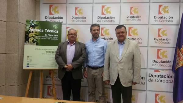 Sánchez, entre Zurera (dcha.) y Rebollo, en la presentación de la jornada Sánchez, entre Zurera (dcha.) y Rebollo, en la presentación de la jornada