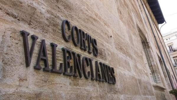 1 Podem planteja en Corts una iniciativa per un referèndum pactat que no es debat pel rebuig de PP, PSPV i Cs 1 Podem planteja en Corts una iniciativa per un referèndum pactat que no es debat pel rebuig de PP, PSPV i Cs