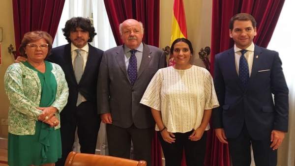 El secretario de Estado de Servicios Sociales e Igualdad (izda.), Mario Garcés El secretario de Estado de Servicios Sociales e Igualdad (izda.), Mario Garcés