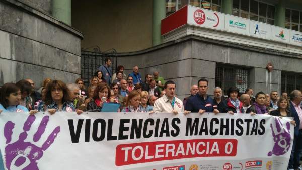 Concentración contra la violencia machista en Oviedo Concentración contra la violencia machista en Oviedo