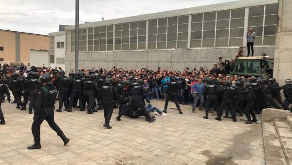 Cordón policial en Sant Julià de Ramis Cordón policial en Sant Julià de Ramis