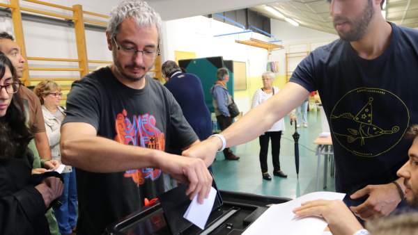 Primeros votantes en el 1-O Primeros votantes en el 1-O