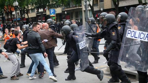 Incidentes entre policía y ciudadanos en Tarragona. Incidentes entre policía y ciudadanos en Tarragona.