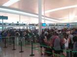 Control de pasajeros en el Aeropuerto de El Prat de Barcelona.