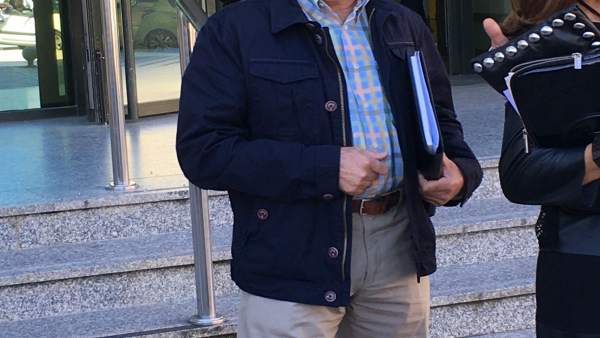 Francisco Fernández Liñares en los juzgados de Lugo. Francisco Fernández Liñares en los juzgados de Lugo.