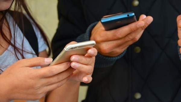 Usuarios de teléfonos móviles Usuarios de teléfonos móviles