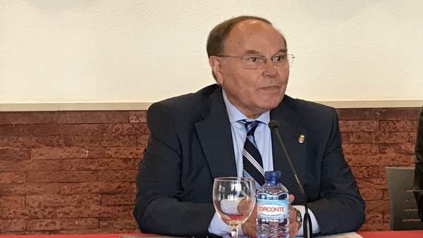 César Nómbela en una rueda de prensa este jueves César Nómbela en una rueda de prensa este jueves