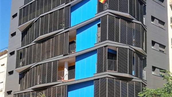 Banderas de España en un edificio de Almería Banderas de España en un edificio de Almería