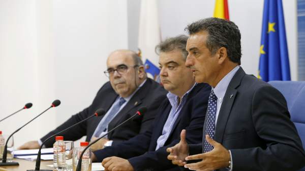 Los consejeros y el alcalde Los consejeros y el alcalde