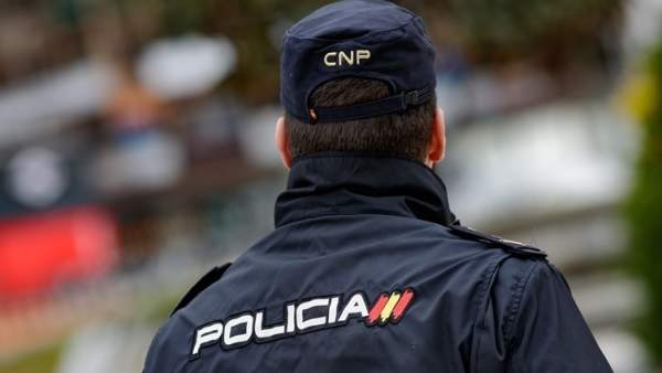 IMAGEN DE RECURSO DE UN POLICÍA IMAGEN DE RECURSO DE UN POLICÍA