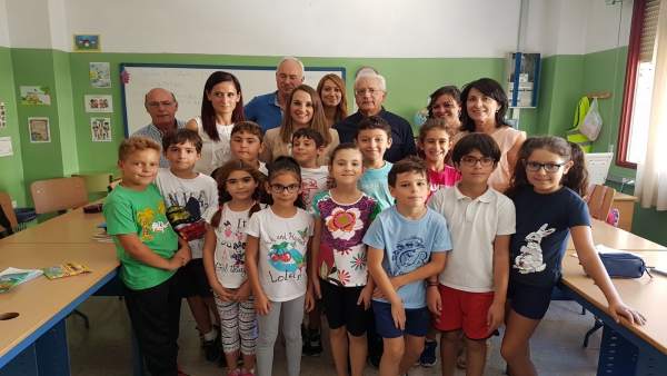 Ruiz (centro) visita un colegio en Aguilar de la Frontera Ruiz (centro) visita un colegio en Aguilar de la Frontera