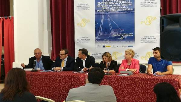 La Junta participa en el Congreso de Pesca celebrado en Conil La Junta participa en el Congreso de Pesca celebrado en Conil