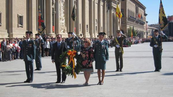 Homenaje a los caídos protagonizado por víctimas del atentado a la Casa Cuartel Homenaje a los caídos protagonizado por víctimas del atentado a la Casa Cuartel