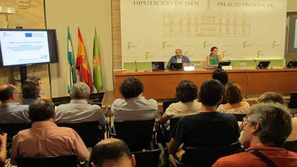 Reunión sobre las becas para prácticas en el extranjero para alumnos de FP. Reunión sobre las becas para prácticas en el extranjero para alumnos de FP.