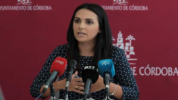 Carmen González en una rueda de prensa Carmen González en una rueda de prensa