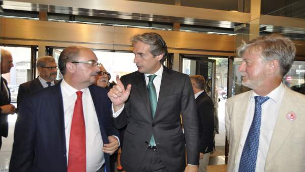 El ministro Íñigo de la Serna ha visitado Zaragoza. El ministro Íñigo de la Serna ha visitado Zaragoza.
