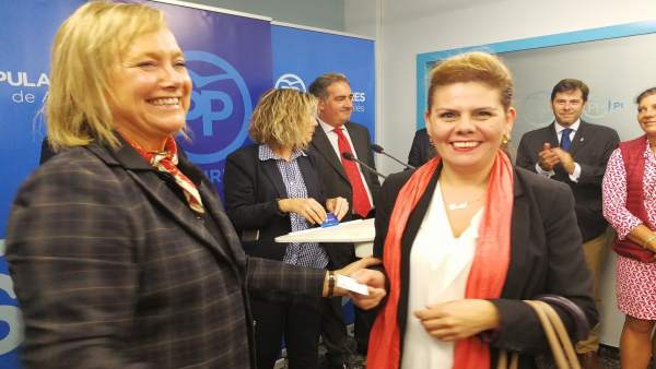 Mercedes Fernández, a la izquierda Mercedes Fernández, a la izquierda