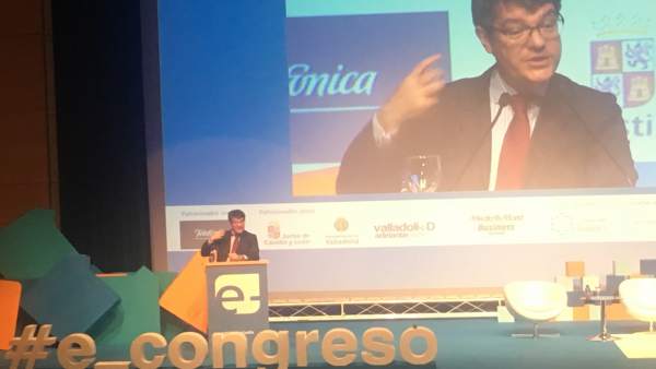 El ministro Álvaro Nadal en el congreso E-Volución El ministro Álvaro Nadal en el congreso E-Volución