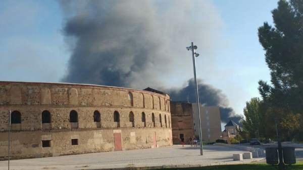 Segovia.- Columna de humo provocada por el incendio Segovia.- Columna de humo provocada por el incendio