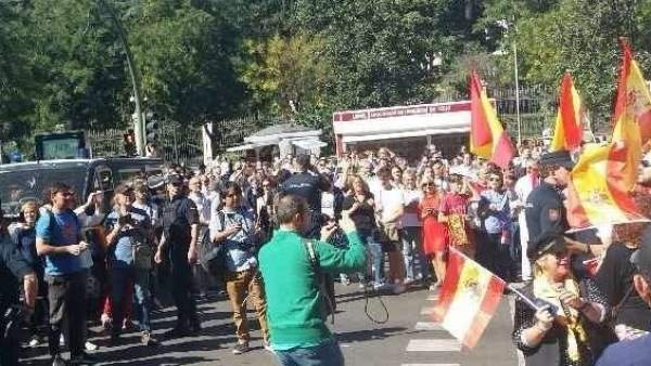 Manifestantes de ambos lados Manifestantes de ambos lados