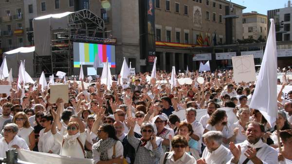 Concentración para pedir diálogo en el conflicto de Cataluña. Concentración para pedir diálogo en el conflicto de Cataluña.