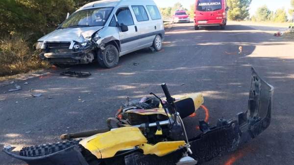 Colisión entre una moto y una furgoneta en Funes Colisión entre una moto y una furgoneta en Funes