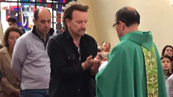 Bono en misa Bono en misa