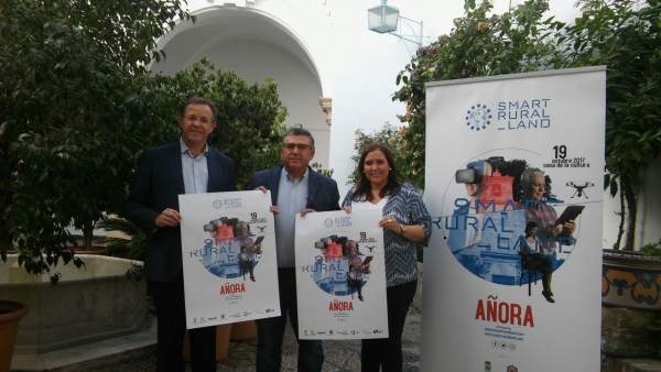 Carrillo, Madrid (centro) y Fernández, en la presentación del encuentro Carrillo, Madrid (centro) y Fernández, en la presentación del encuentro