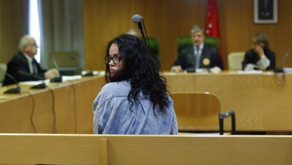 Activista de Femen acusada de atentar contra Fernández Díaz Activista de Femen acusada de atentar contra Fernández Díaz