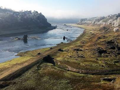La sequía provoca que el embalse de Portomarín descubra el antiguo pueblo