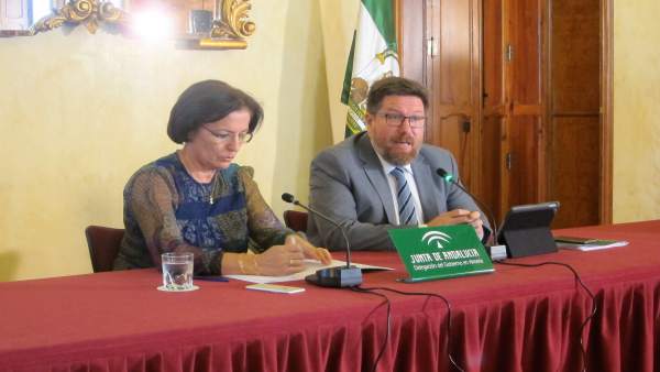 La delegada de la Junta en Almería y el consejero de Agricultura La delegada de la Junta en Almería y el consejero de Agricultura