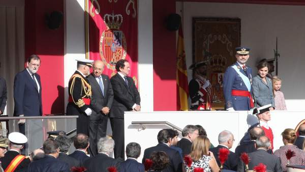 Los Reyes junto a Rajoy en el desfile del día de la Hispanidad, el 12 de octubre Los Reyes junto a Rajoy en el desfile del día de la Hispanidad, el 12 de octubre