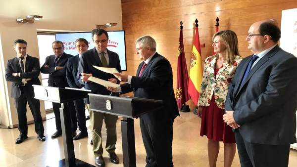Imagen de la suscripción del acuerdo Imagen de la suscripción del acuerdo